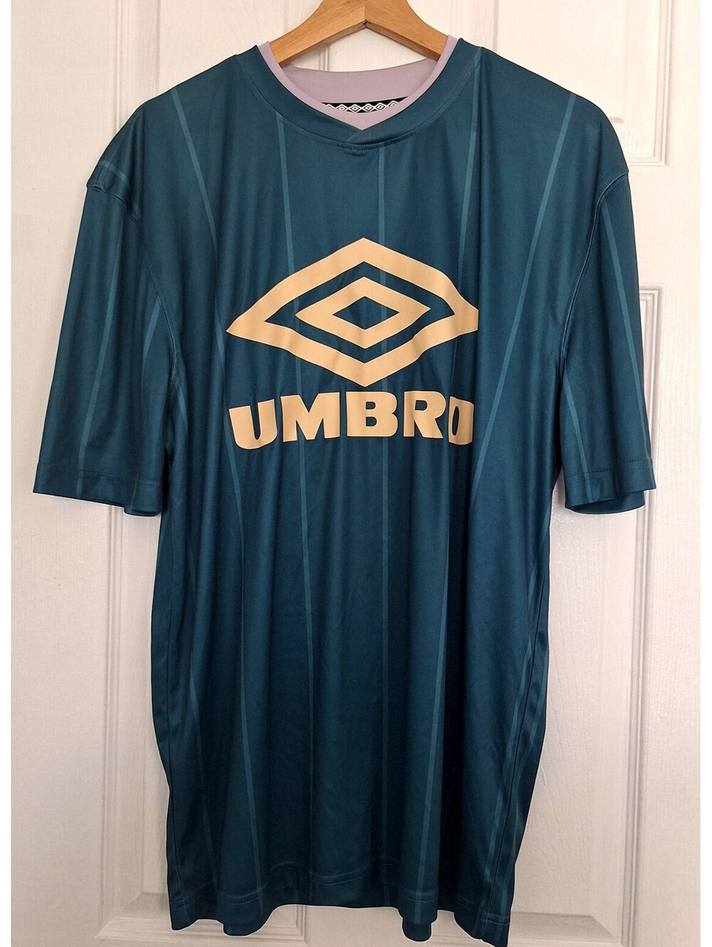 Pre-Owned Umbro Green Soccer Jersey Men Medium